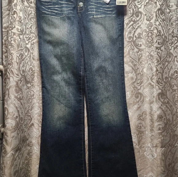 Jeans - Picture 2 of 4